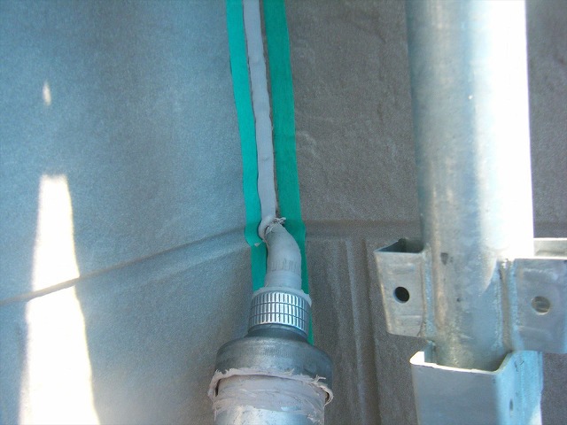 名東区で塗装工事前のシーリングの隙間埋めと外壁の欠けの補修を行いました